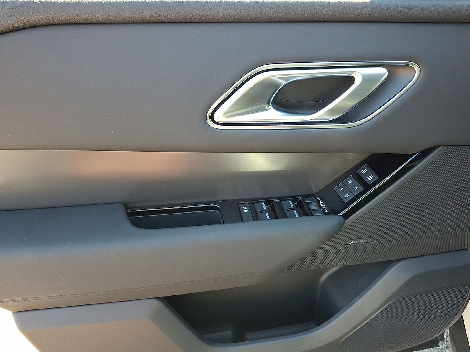 Certified 2026 Land Rover Range Rover Velar S AWD/4WD image 19