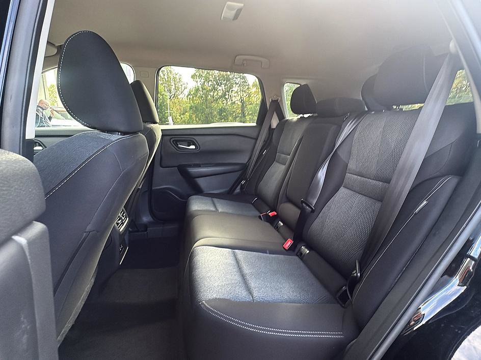 Certified 2025 Nissan Rogue SV AWD/4WD image 18