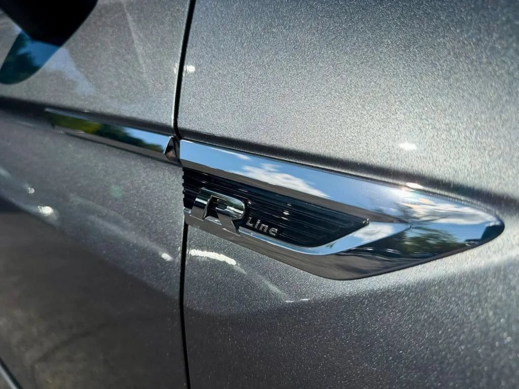 Used 2020 Volkswagen Tiguan SEL AWD/4WD image 27