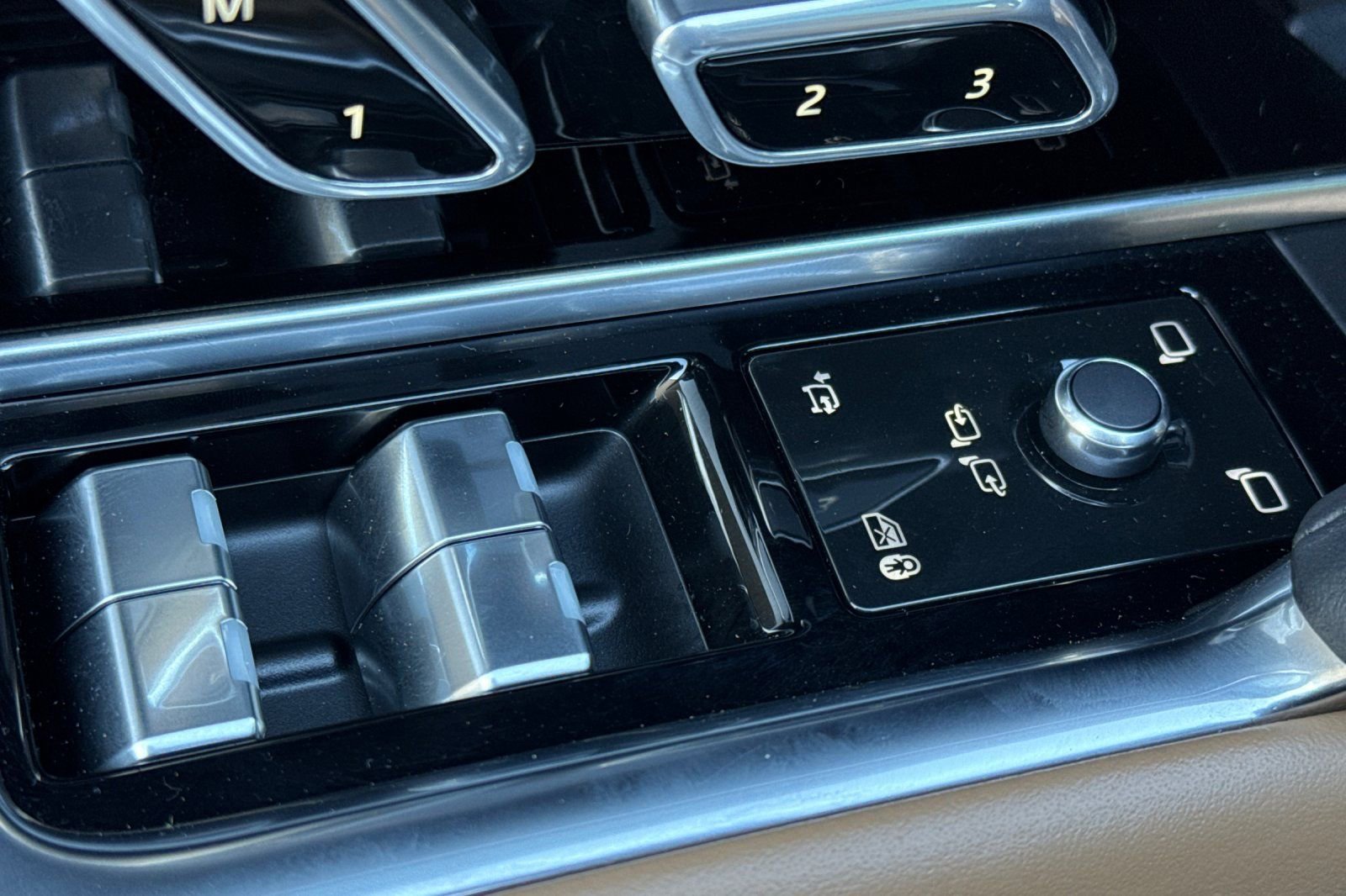 Certified 2023 Land Rover Range Rover SE image 11