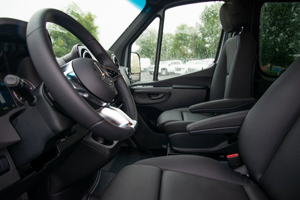 New 2025 Mercedes-Benz Sprinter 2500 image 12