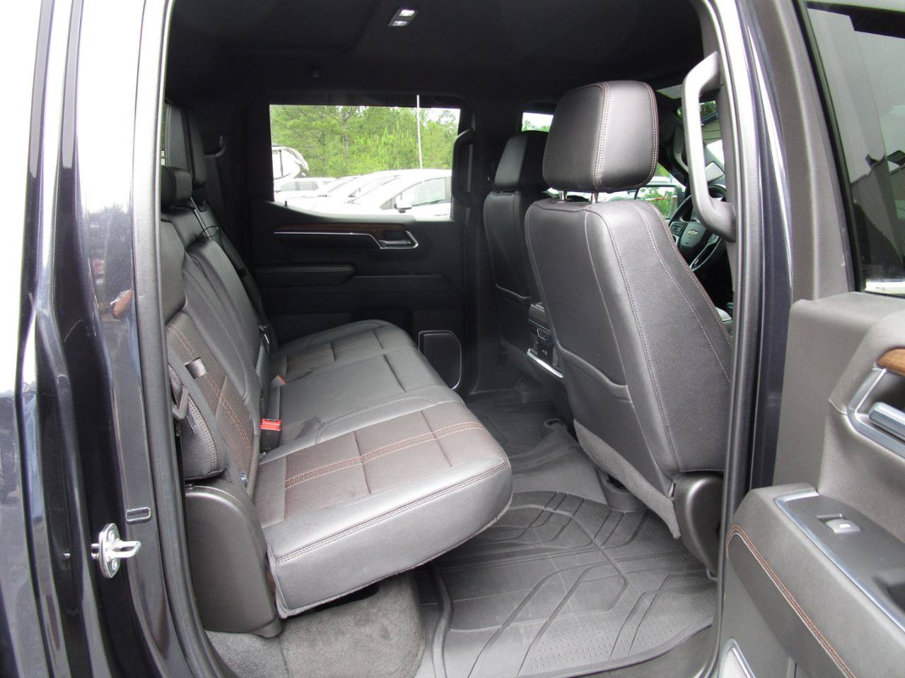 Used 2023 Chevrolet Silverado 1500 High Country w/ Technology Package AWD/4WD image 31
