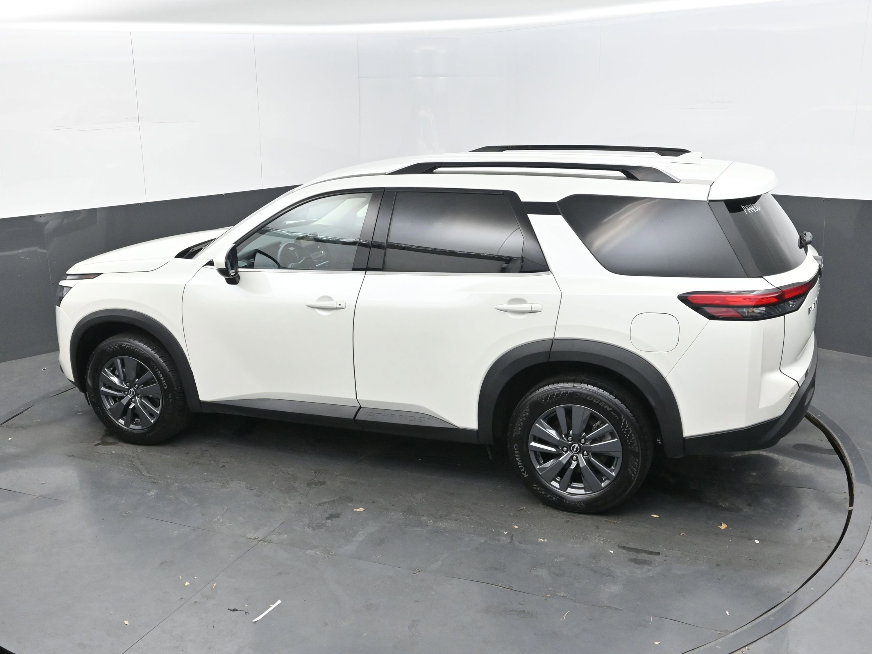 Used 2024 Nissan Pathfinder SV image 36