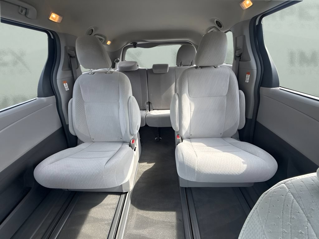 Used 2015 Toyota Sienna LE AWD/4WD image 10