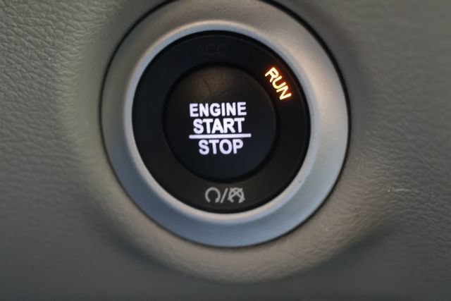 Used 2023 Chrysler Pacifica Touring-L FWD image 16