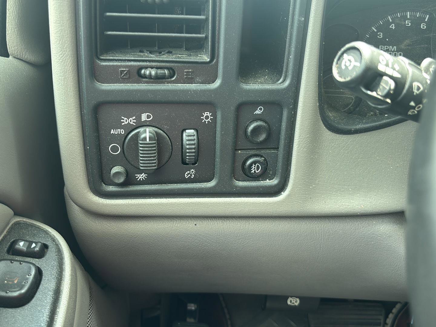 Used 2004 Chevrolet Silverado 1500 LT w/ Light Duty Power Package RWD image 7