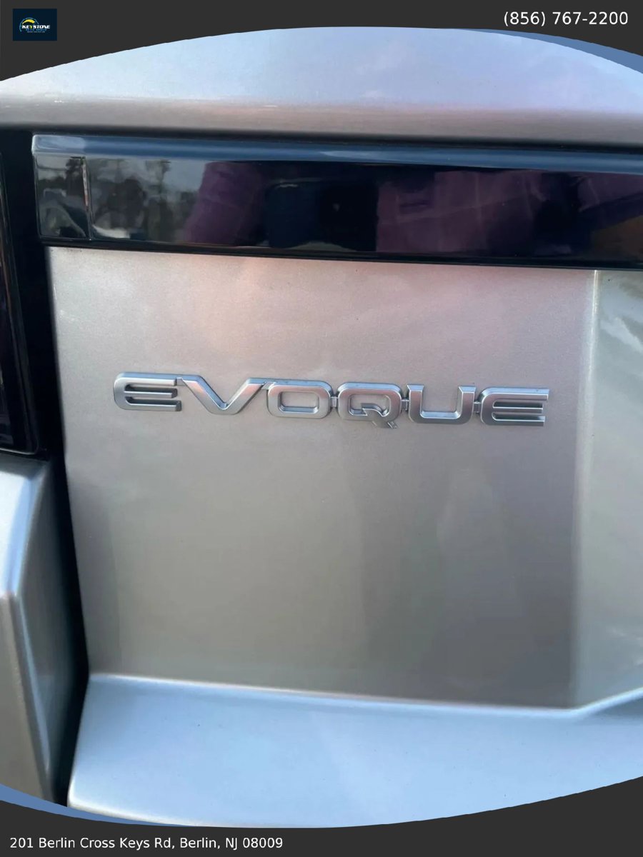 Used 2017 Land Rover Range Rover Evoque SE AWD/4WD image 11