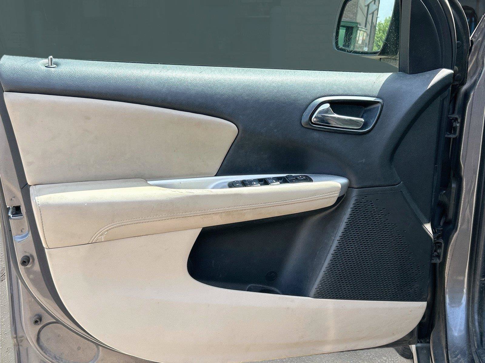 Used 2015 Dodge Journey American Value Package w/ Flexible Seating Group FWD image 22