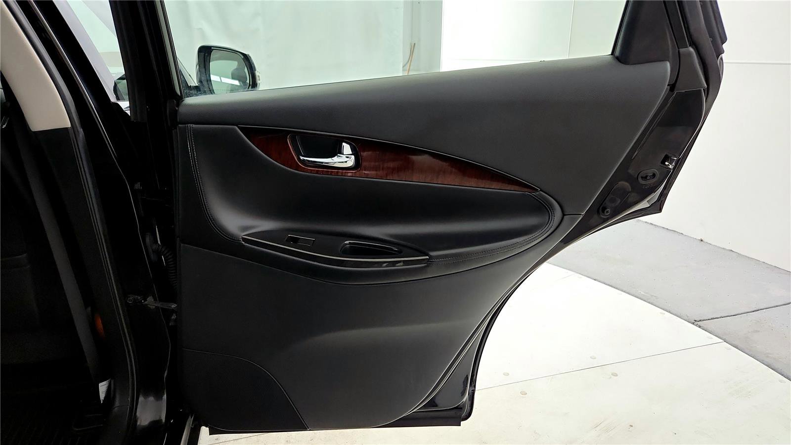 Used 2017 INFINITI QX50 AWD w/ Premium Plus Package image 19