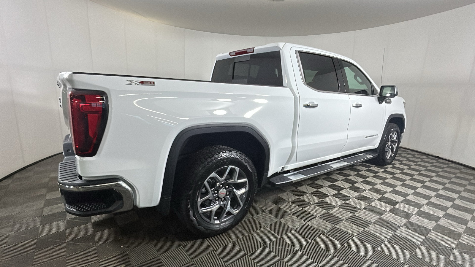 Used 2026 GMC Sierra 1500 SLT w/ SLT Premium Plus Package AWD/4WD image 3