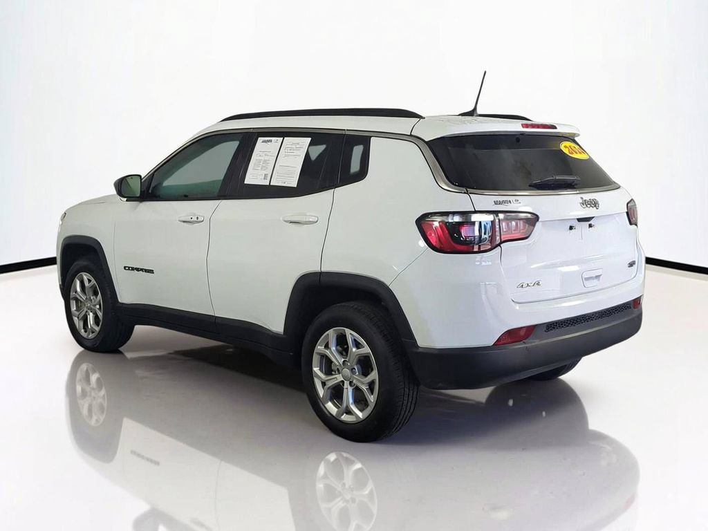 Used 2024 Jeep Compass Latitude AWD/4WD image 7