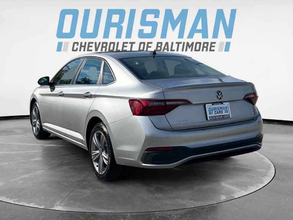 Used 2024 Volkswagen Jetta SE FWD image 4