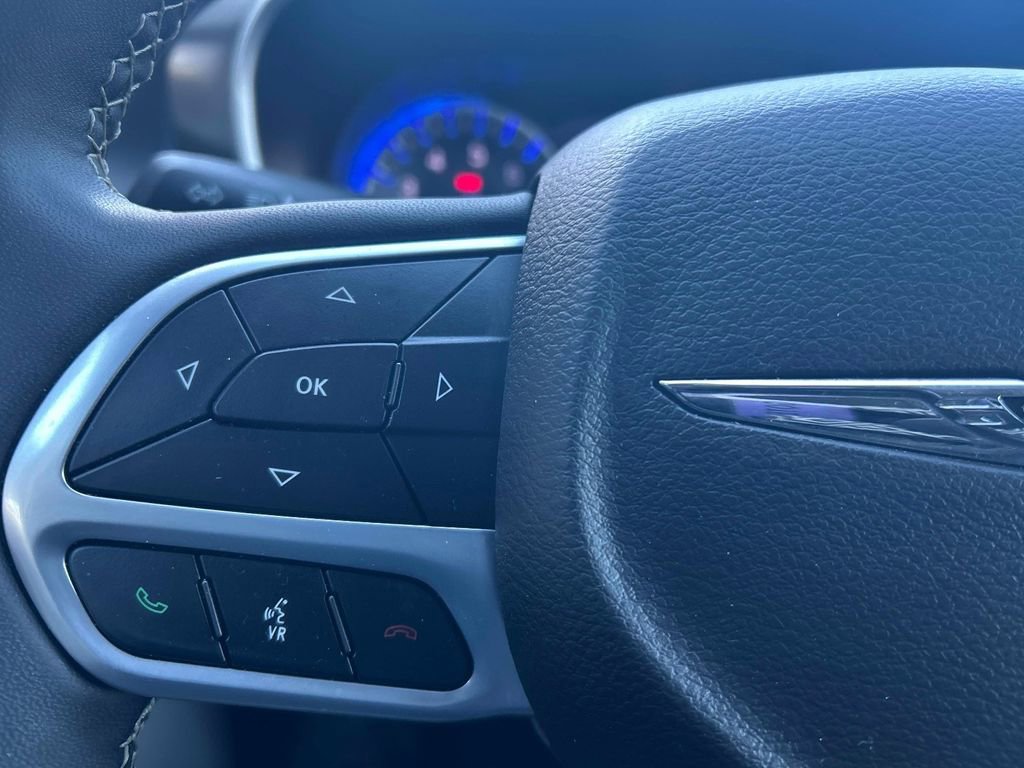 Used 2024 Chrysler Pacifica Touring-L image 24