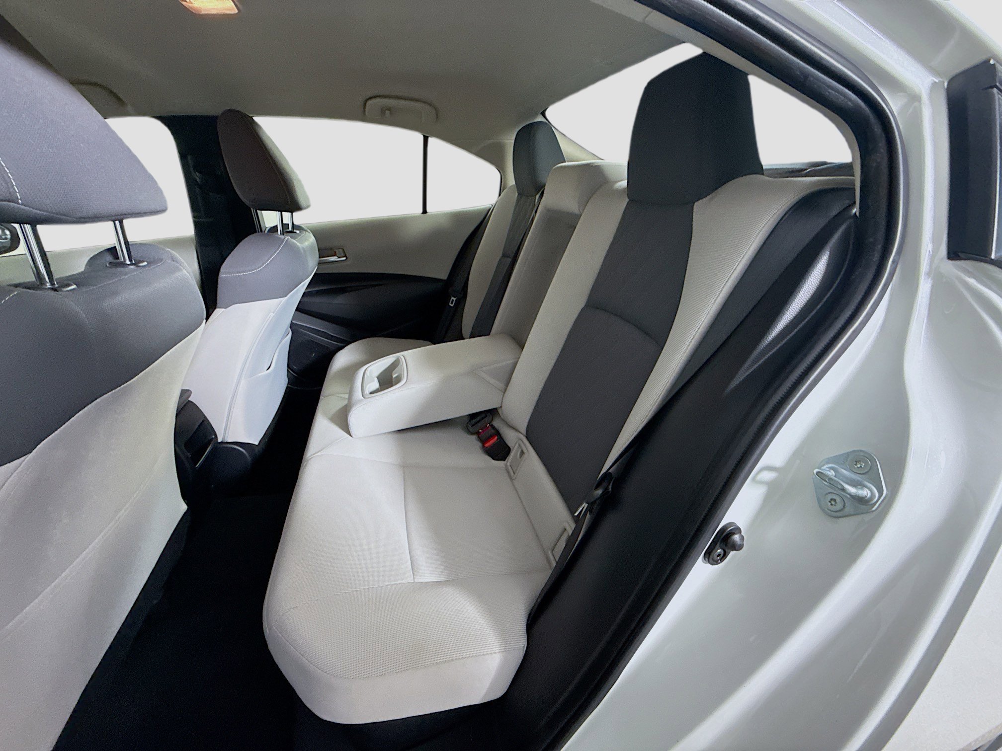 Used 2020 Toyota Corolla LE image 25