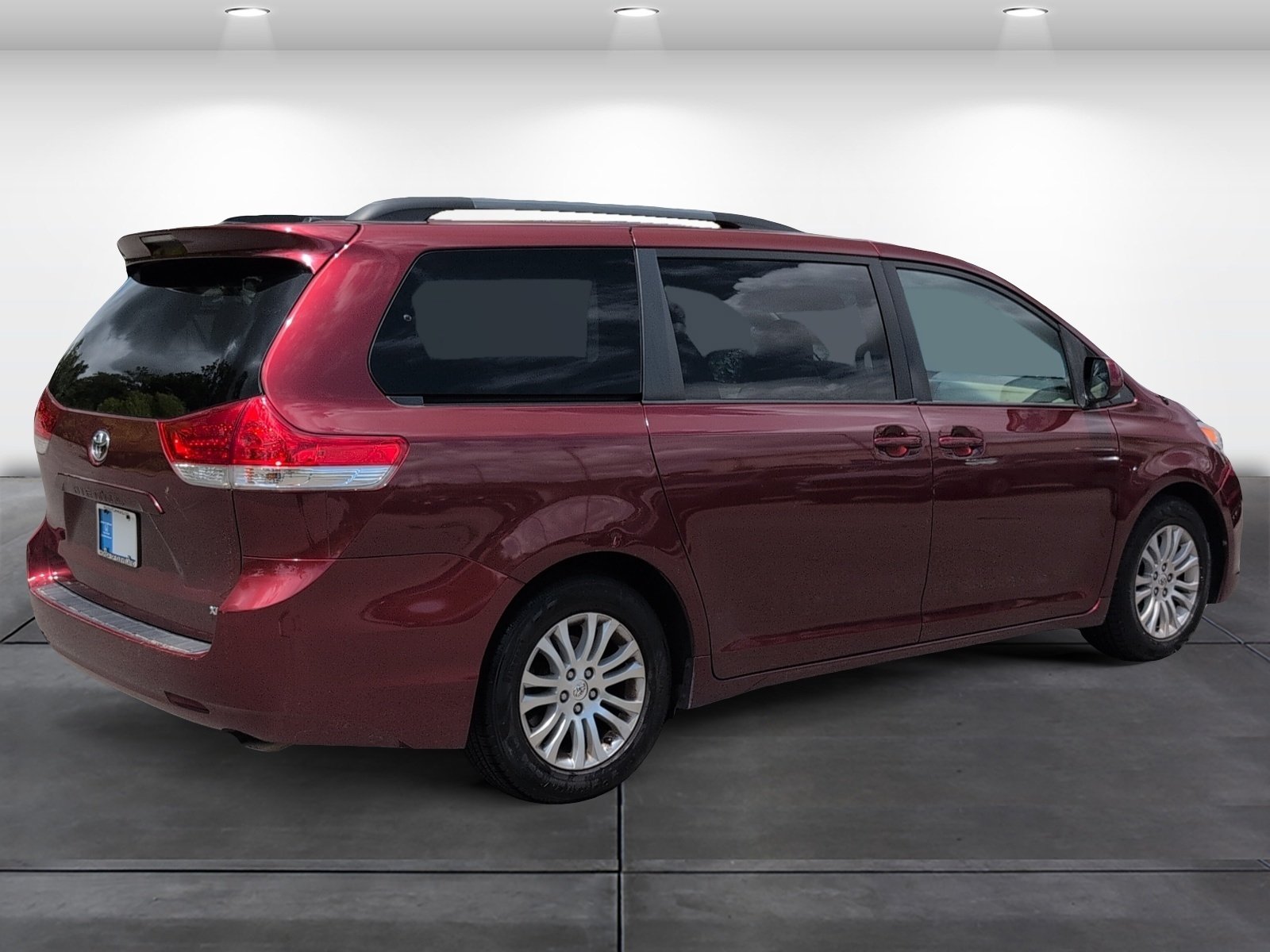 Used 2011 Toyota Sienna XLE w/ Entertainment Pkg FWD image 5