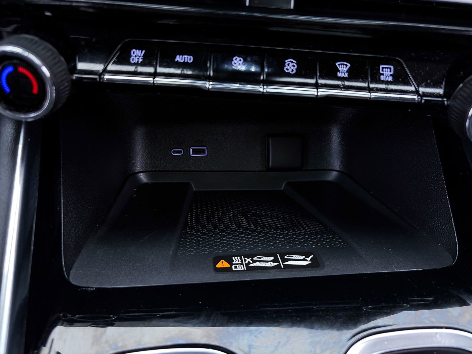 Used 2024 Chevrolet Traverse RS image 28