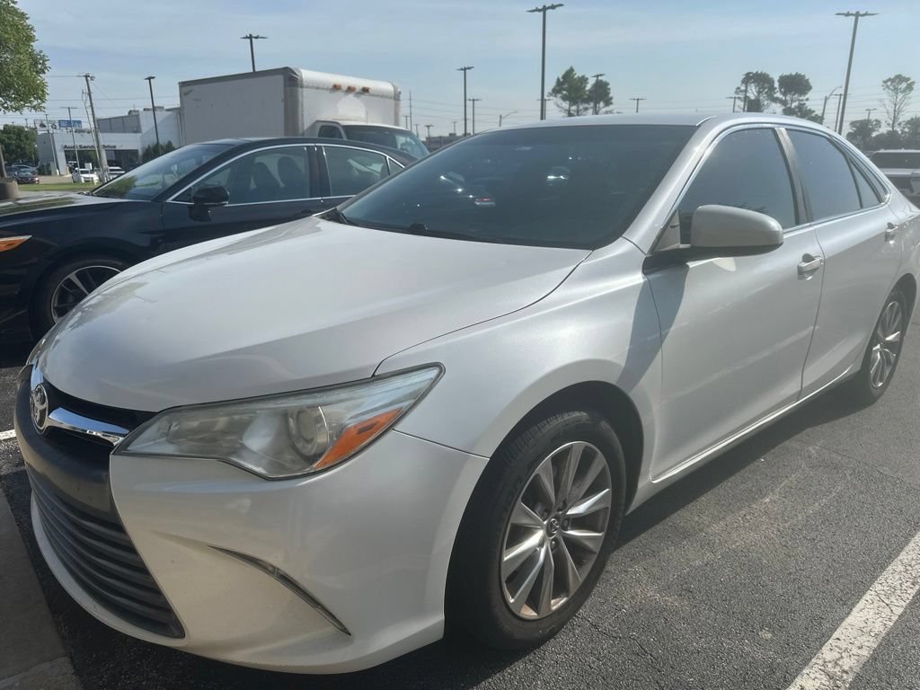 Used 2016 Toyota Camry XLE FWD image 1
