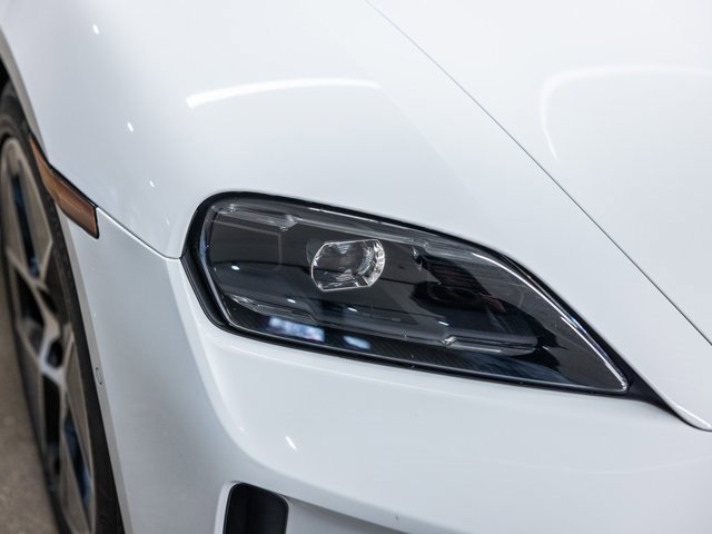 New 2025 Porsche Taycan image 7