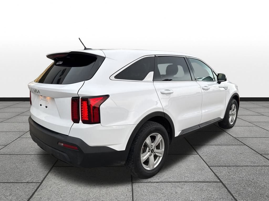 Used 2023 Kia Sorento LX image 5