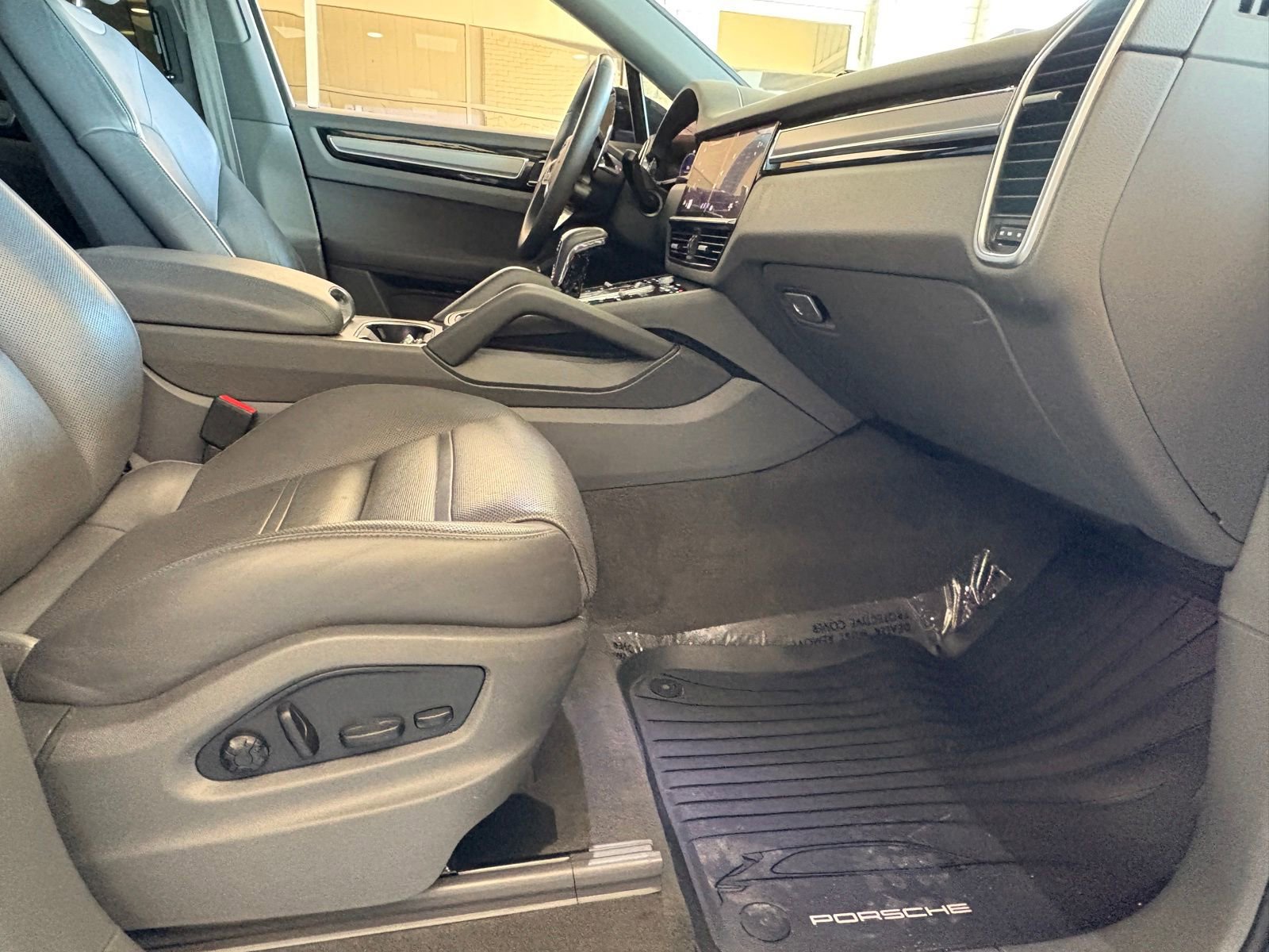 Used 2023 Porsche Cayenne Coupe AWD/4WD image 39