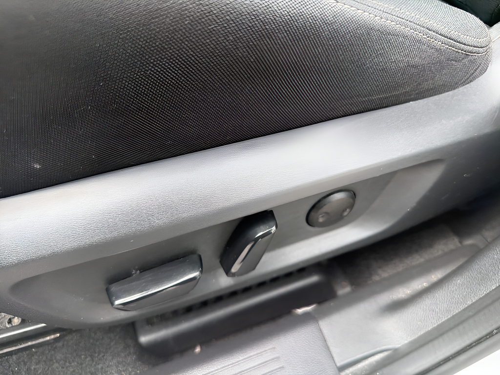Used 2023 Nissan Rogue SV FWD image 17