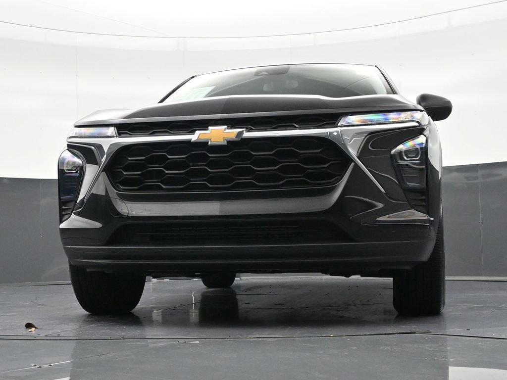 Used 2025 Chevrolet Trax LS image 30