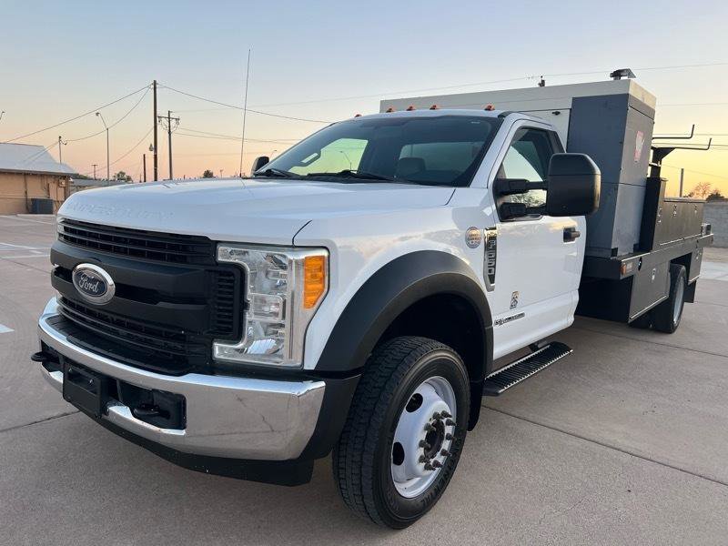 Used 2017 Ford F550 2WD Regular Cab Super Duty image 2