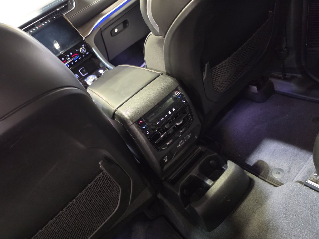 Used 2022 Jeep Grand Cherokee L Overland w/ Luxury Tech Group IV AWD/4WD image 23