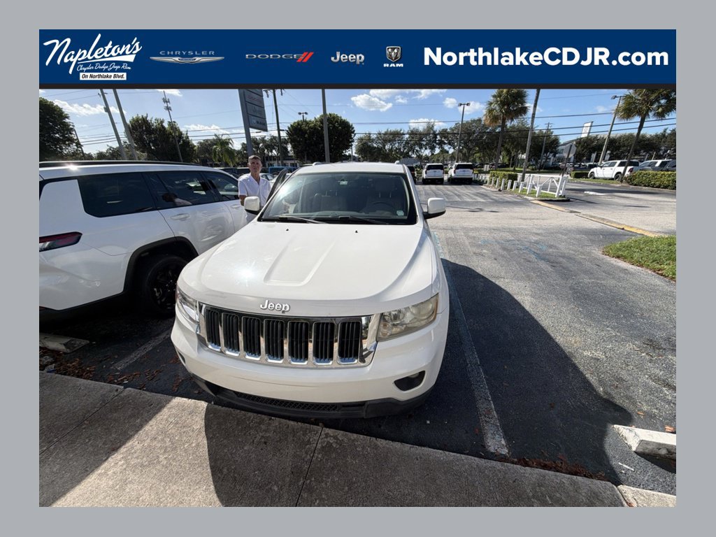Used 2011 Jeep Grand Cherokee Laredo RWD image 1