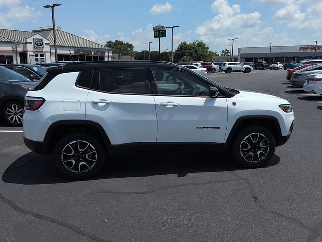 Used 2025 Jeep Compass Trailhawk AWD/4WD image 8