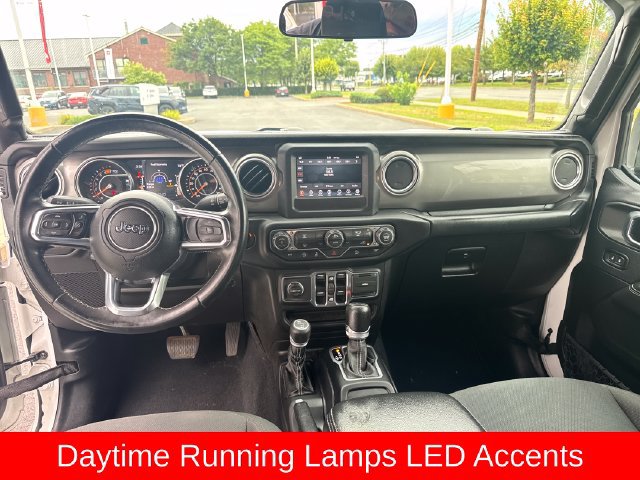 Used 2018 Jeep Wrangler Unlimited Sahara AWD/4WD image 16