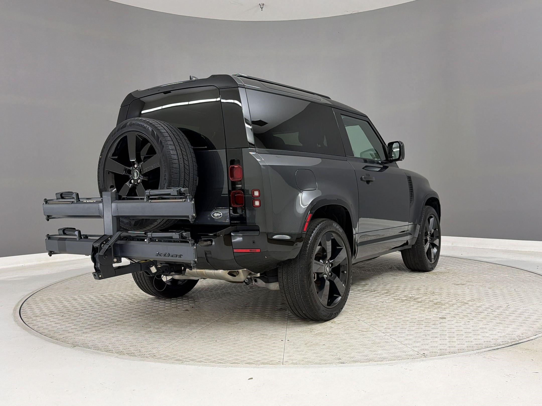 Used 2023 Land Rover Defender 90 X-Dynamic SE AWD/4WD image 9