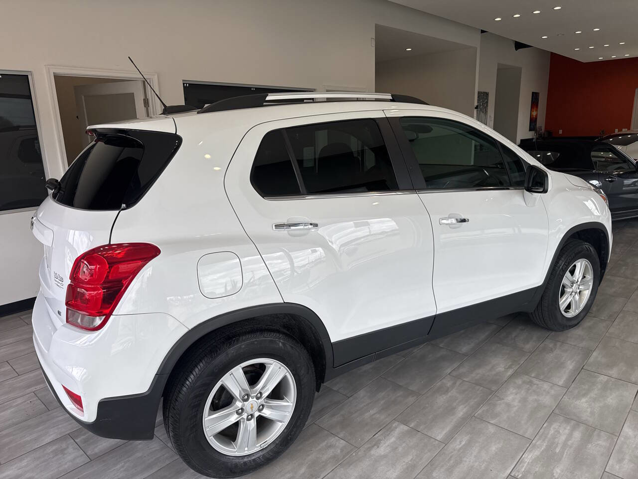 Used 2020 Chevrolet Trax LT w/ Sun & Sound Package image 13