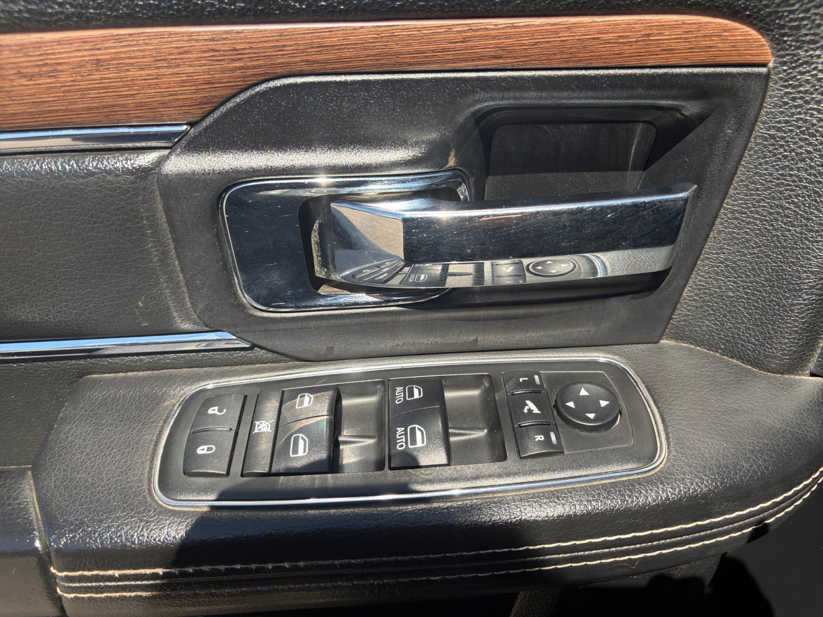Used 2014 RAM 1500 Laramie w/ Convenience Group AWD/4WD image 16