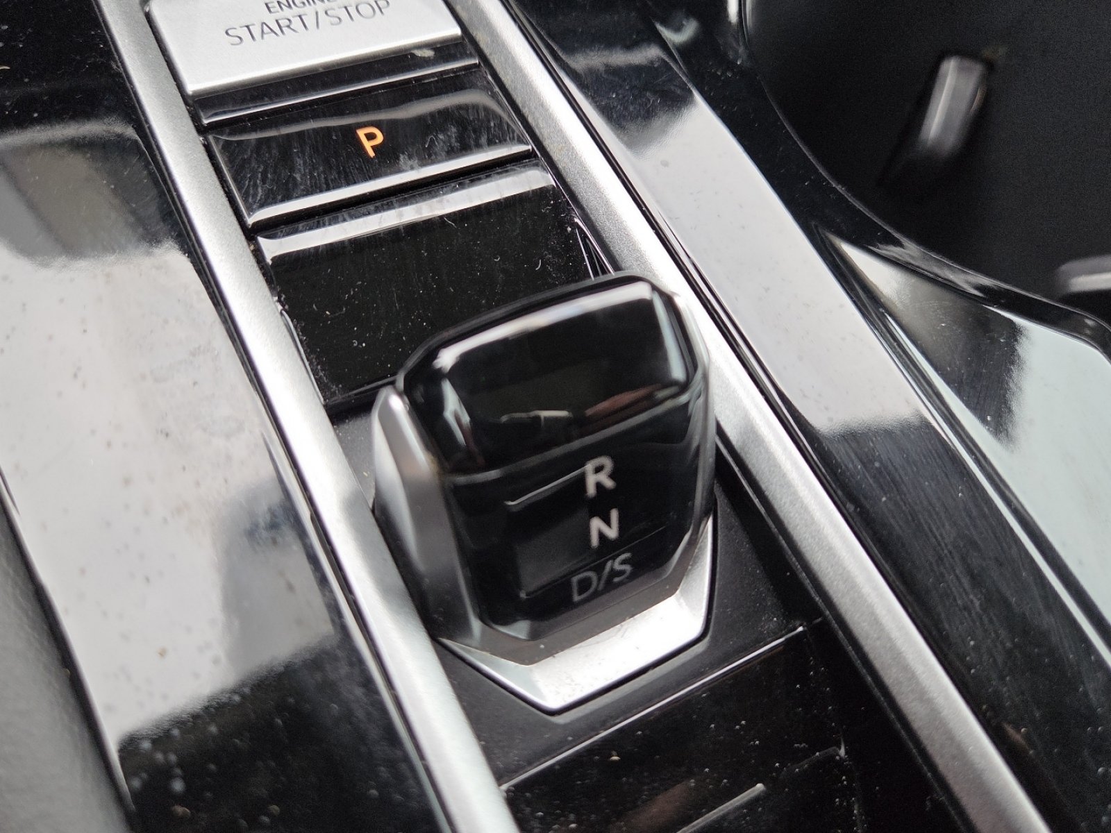 Used 2024 Volkswagen Atlas SEL AWD/4WD image 31