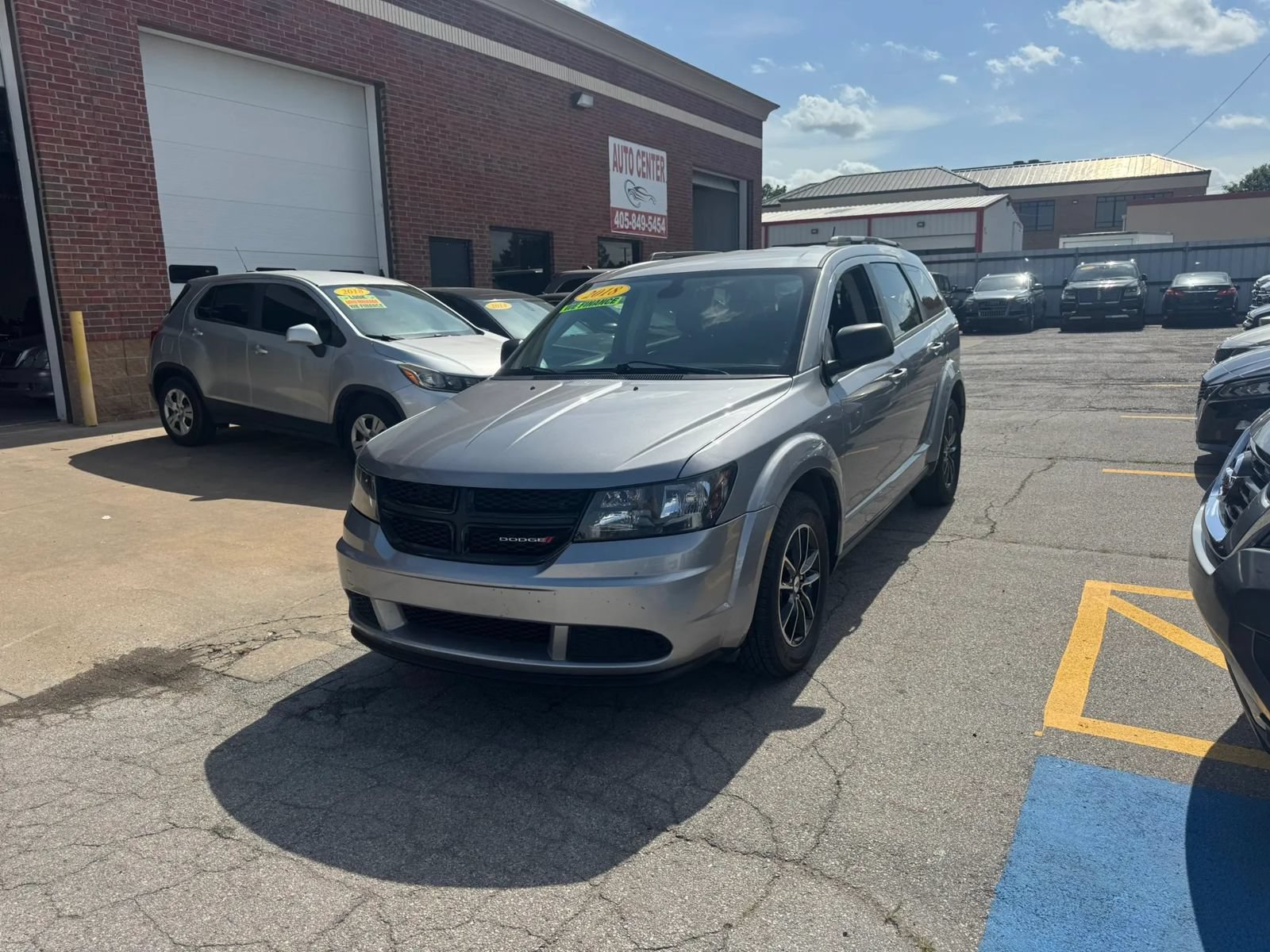 Used 2018 Dodge Journey SE w/ Connectivity Group FWD image 1
