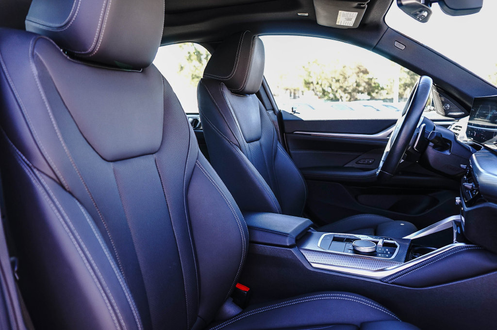 Used 2025 BMW M440i RWD image 16