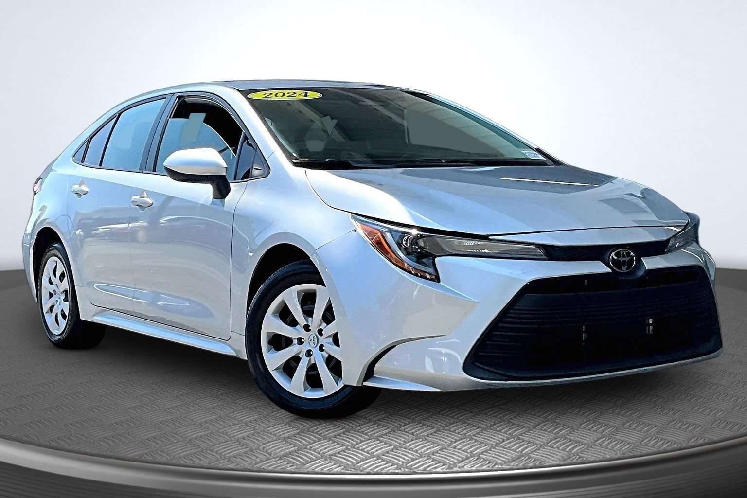 Used 2024 Toyota Corolla LE FWD image 3