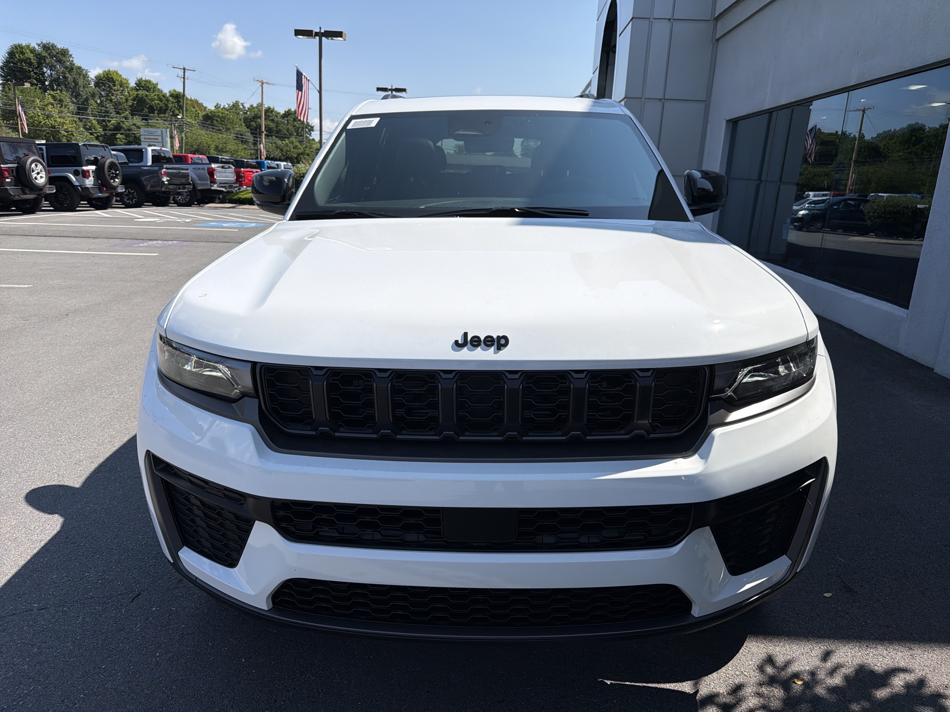 New 2026 Jeep Grand Cherokee L 4WD image 9