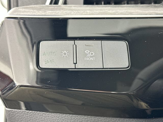 Used 2022 Audi e-tron Premium w/ Convenience Plus Package AWD/4WD image 24