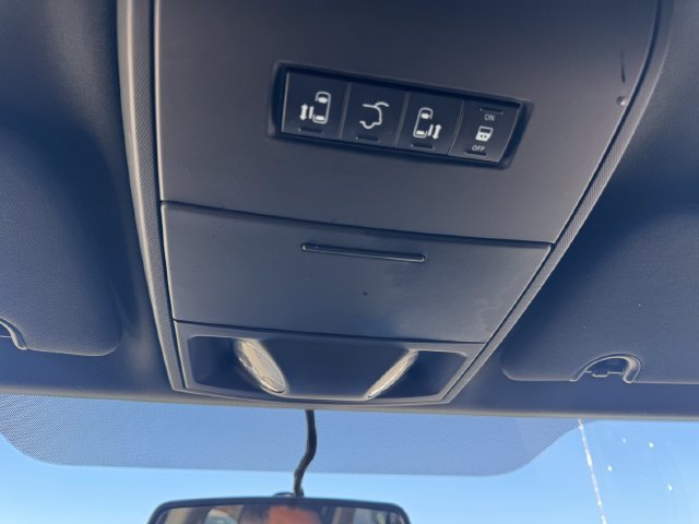 Used 2017 Dodge Grand Caravan SXT FWD image 32