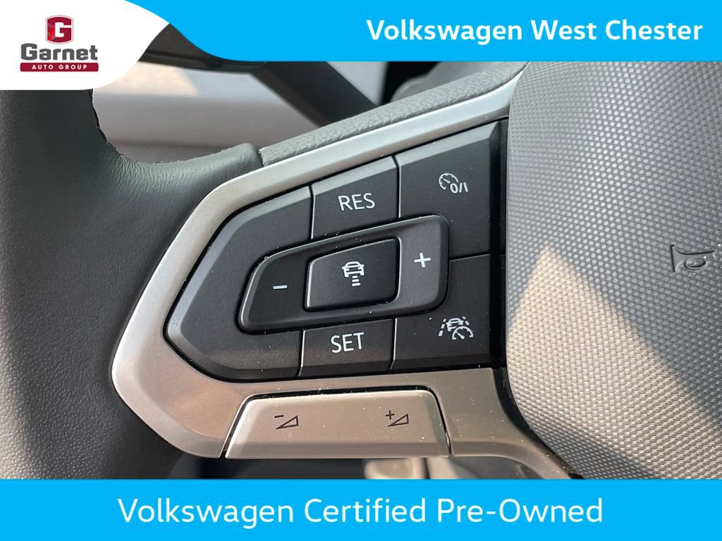 Certified 2025 Volkswagen Jetta SE w/ Black Wheel Package FWD image 18