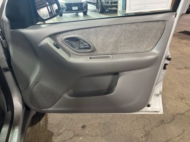 Used 2002 MAZDA Tribute 4WD image 22