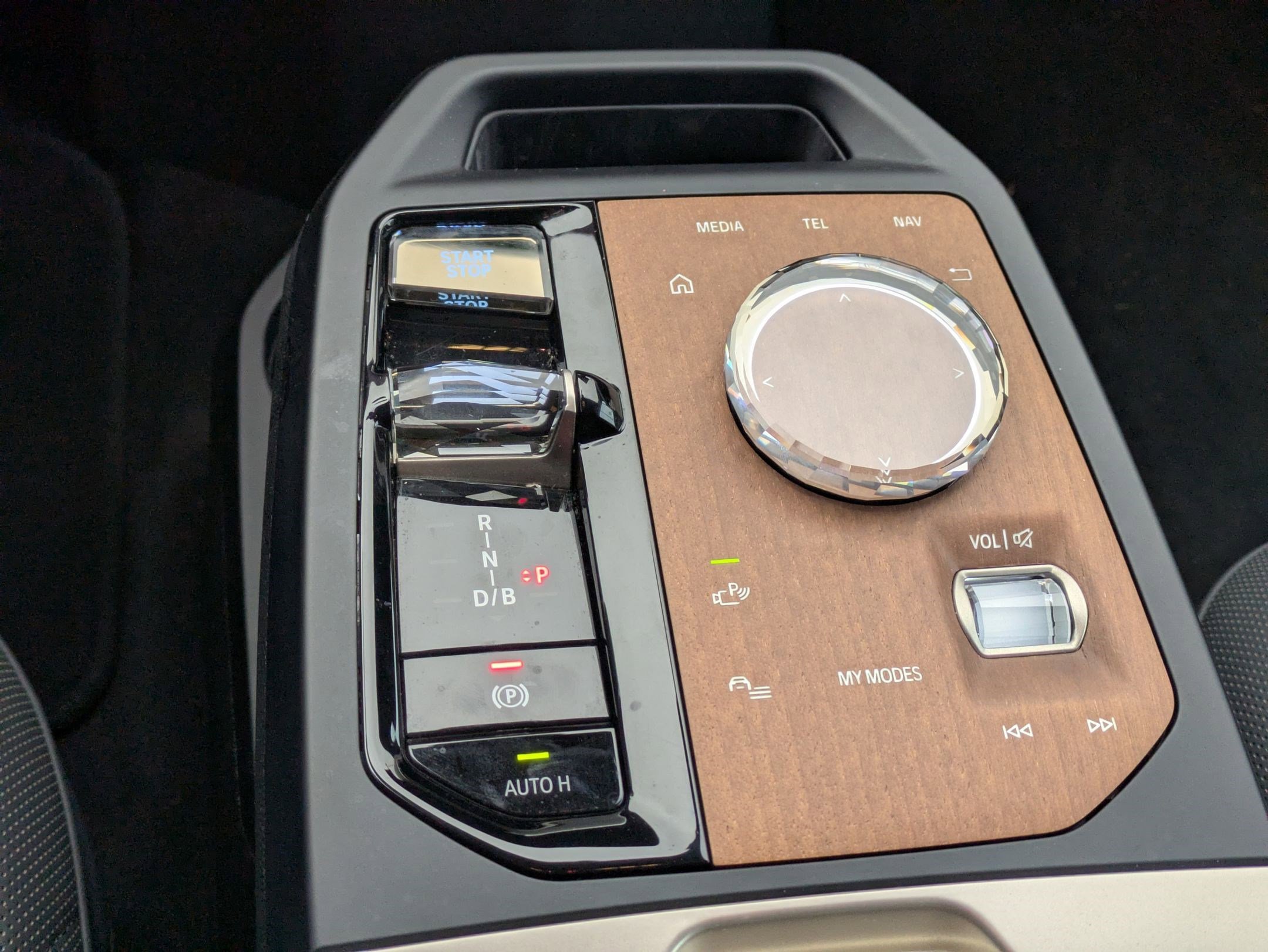 Used 2022 BMW iX xDrive50 w/ Premium Package image 23