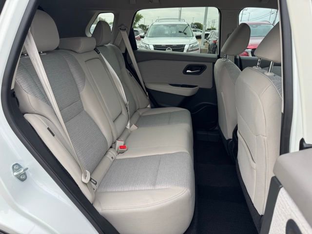 Used 2023 Nissan Rogue SV image 22