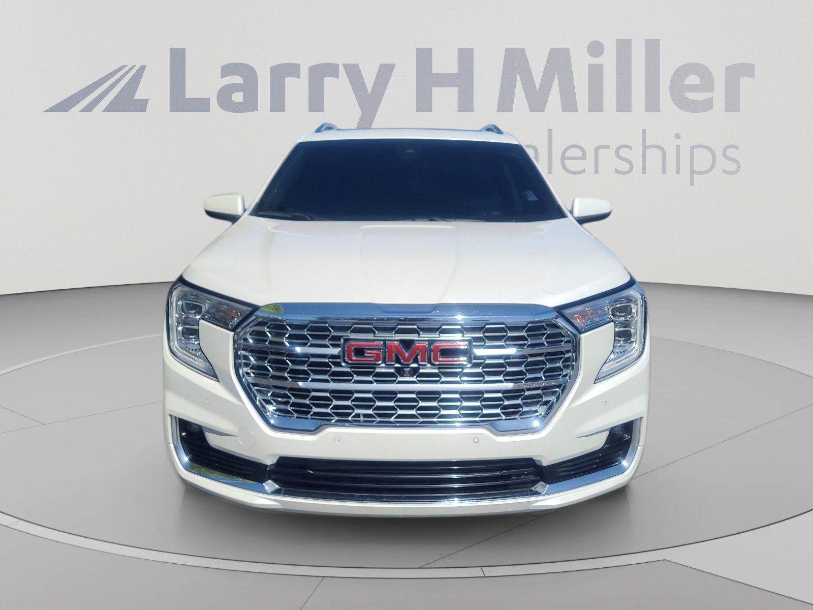 Used 2022 GMC Terrain Denali w/ Denali Premium Package AWD/4WD image 8