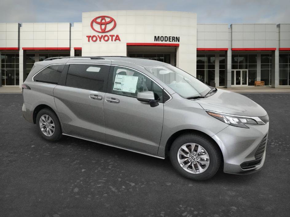 New 2026 Toyota Sienna LE FWD image 10