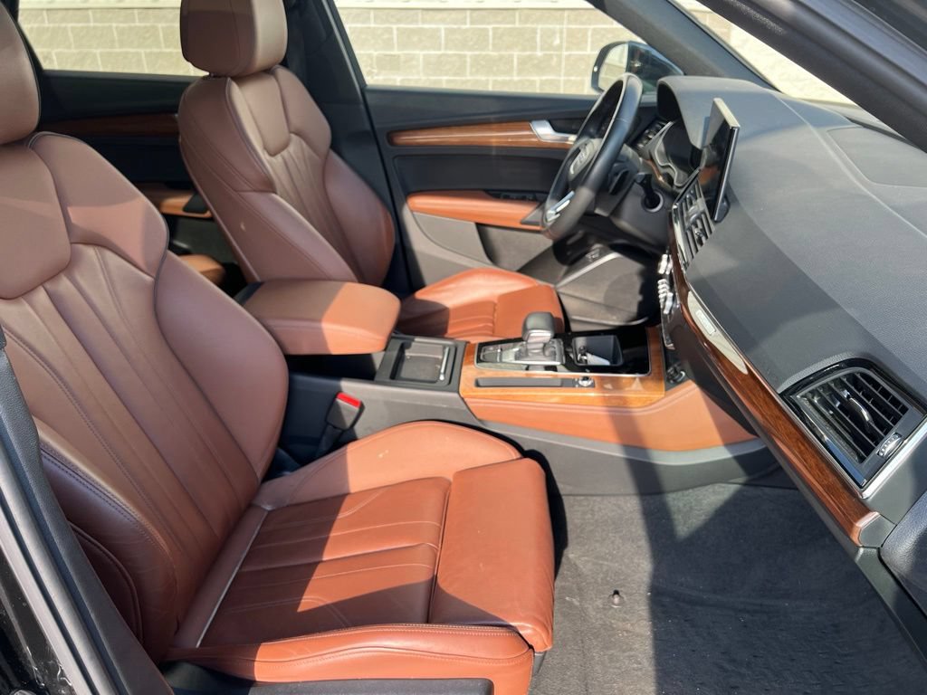 Used 2022 Audi Q5 e Premium Plus w/ Premium Plus Package AWD/4WD image 35