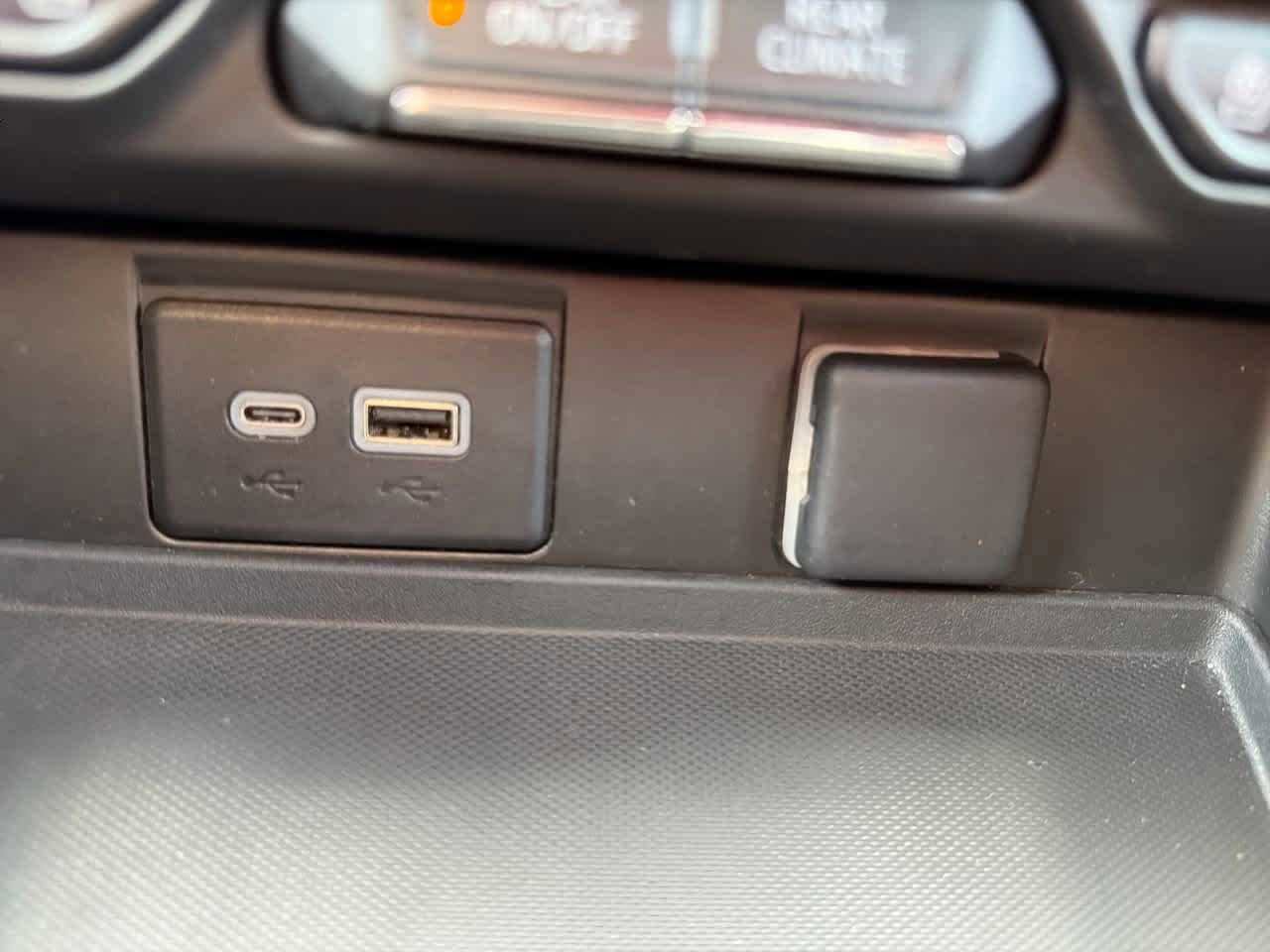 Used 2024 GMC Yukon SLT image 24