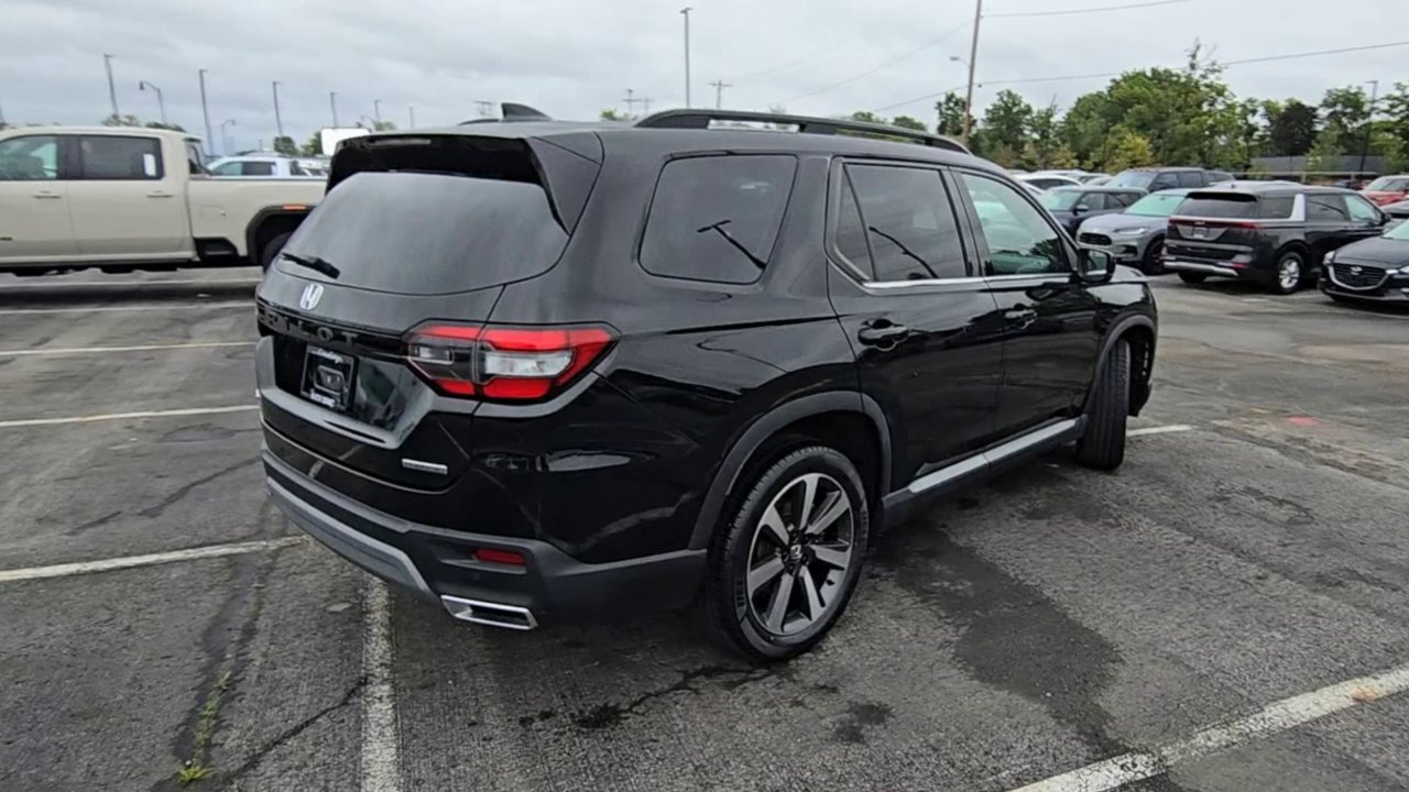 Used 2023 Honda Pilot Touring image 9